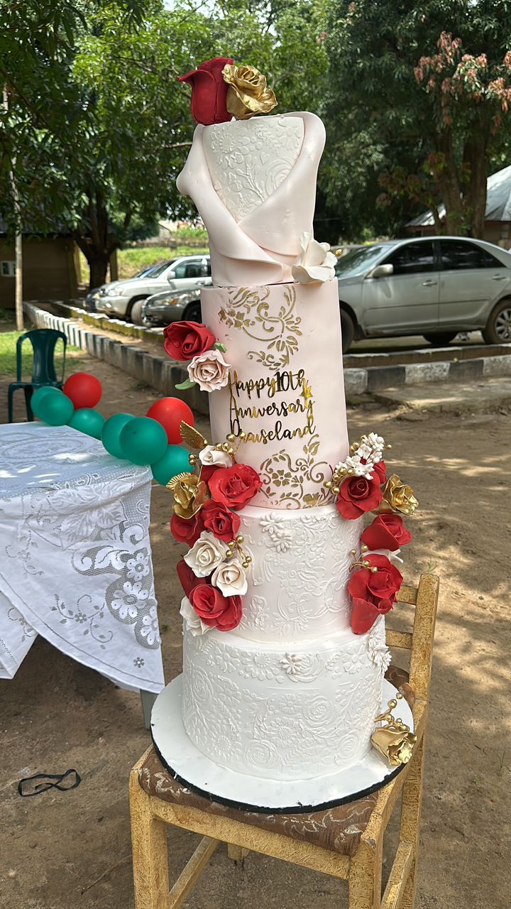 Anniversary cake range- ₦300k